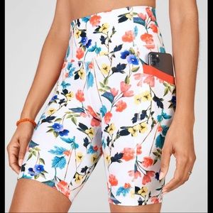 Mila high-wasted pocket short